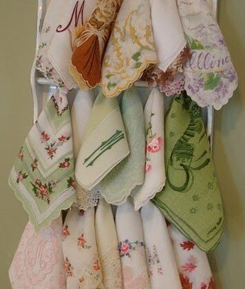 ชุดผ้าเช็ดหน้าลายเย็บมือ ห้อยจัดเซต