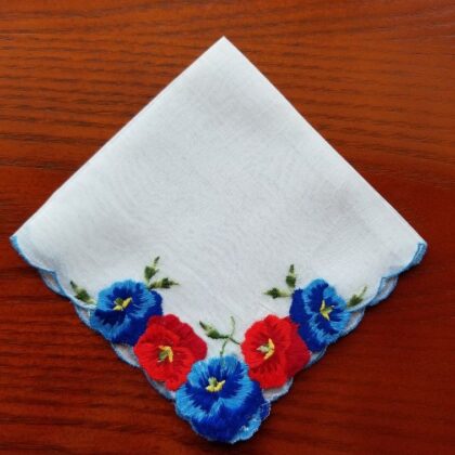 ผ้าปักดอกไม้สีสด ลายลูกไม้ขอบ