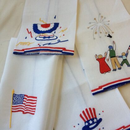 ผ้าเช็ดหน้าธงชาติ/สัญลักษณ์ปักลาย