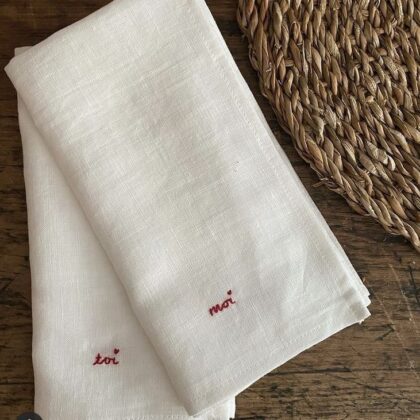 ผ้าลินินขาวเรียบ ปักชื่อเล่นเล็ก