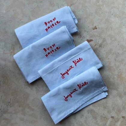 ผ้าเช็ดหน้าโทนฟ้าปักชื่อสไตล์มินิมอล