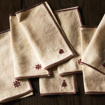 ผ้าเช็ดหน้าปักจุดแดงข้างมุม แบบวินเทจ